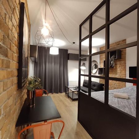 Red Wall Apartment In The Old Town Danzica Esterno foto