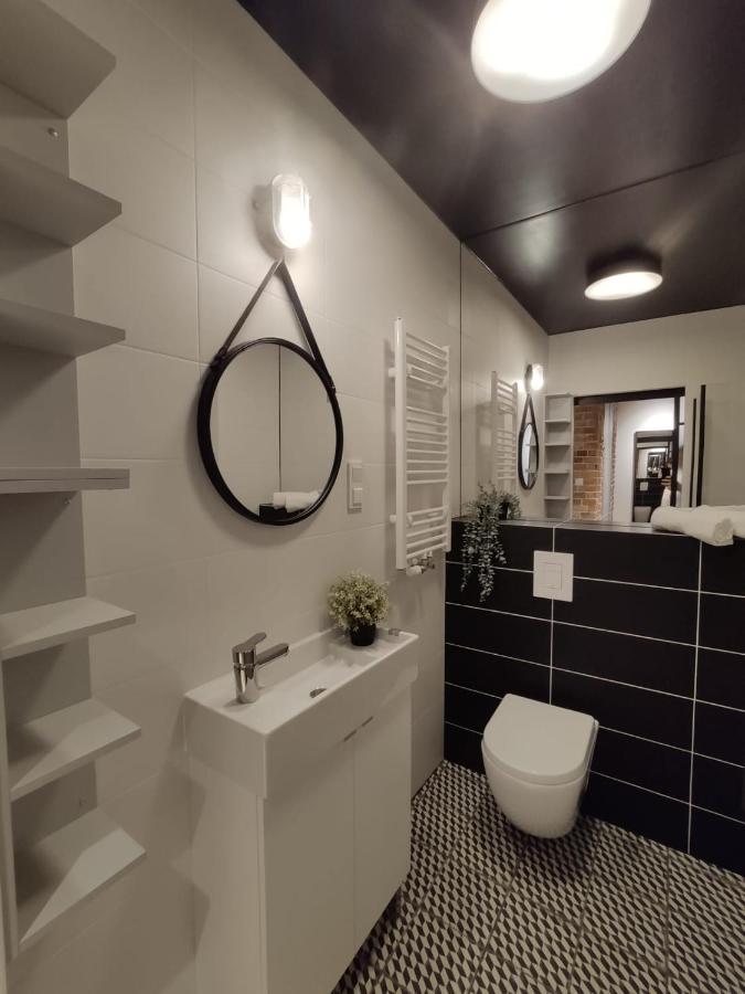 Red Wall Apartment In The Old Town Danzica Esterno foto