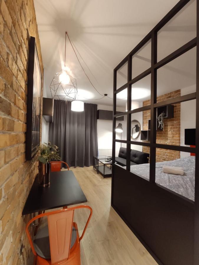 Red Wall Apartment In The Old Town Danzica Esterno foto