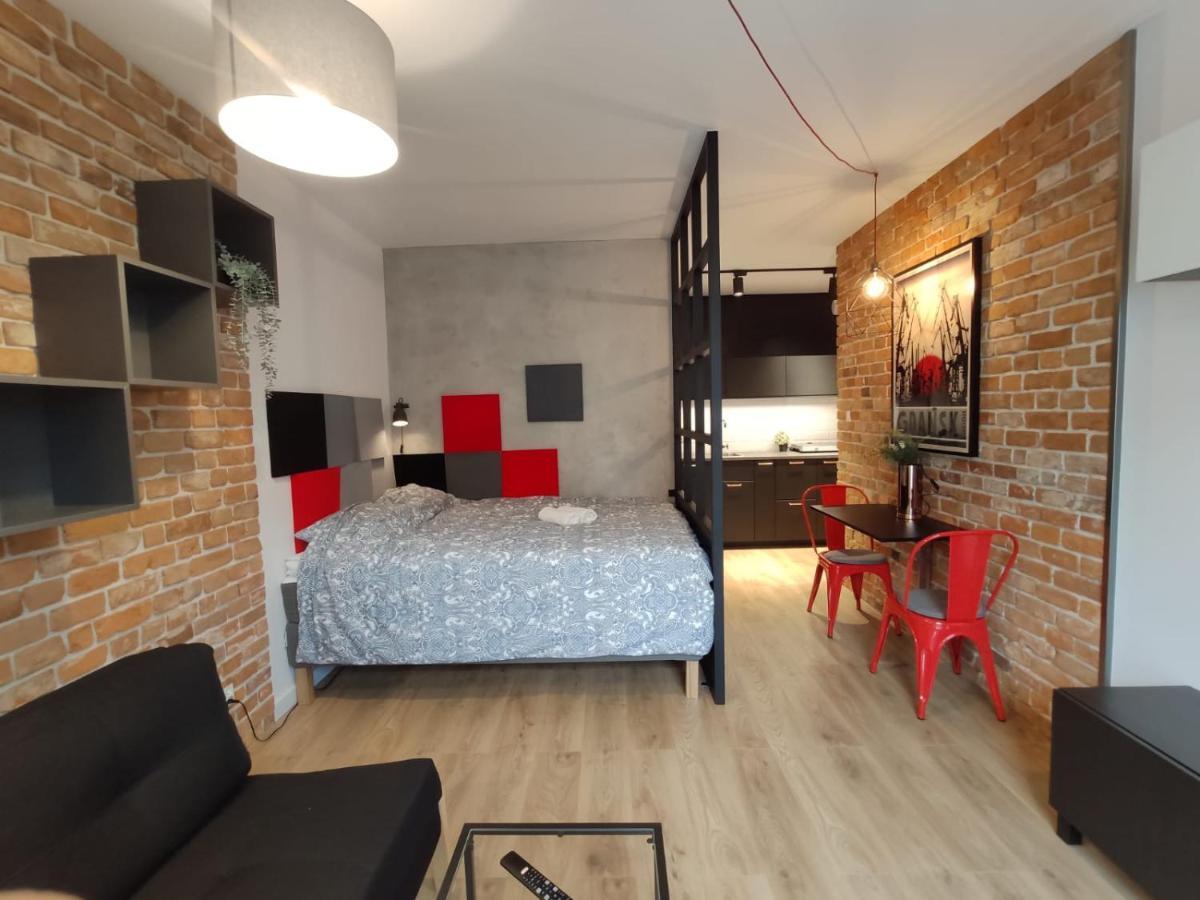 Red Wall Apartment In The Old Town Danzica Esterno foto